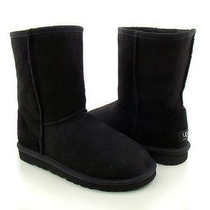 Women’s Short Black Uggs